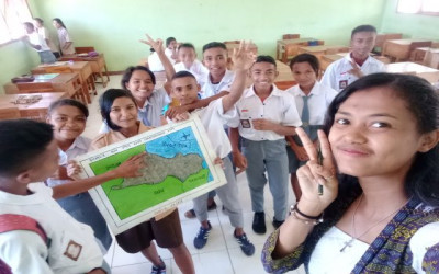 Ibu Guru yang Menyemai Rindu di Ruang Kelas   